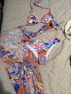 Multicolor Abstract Woman’s Bikini with Matching Cover up